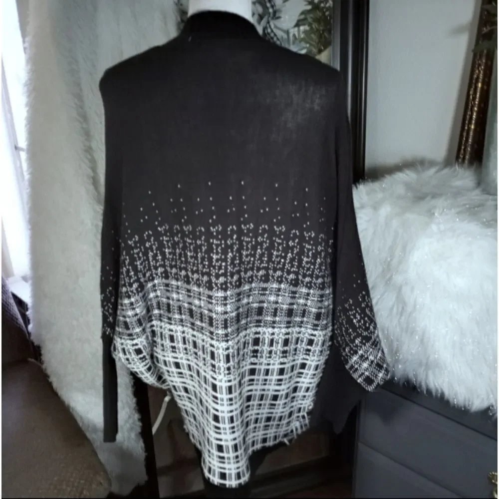 QED LONDON BLACK & WHITE CARDIGAN SZ.M EUC